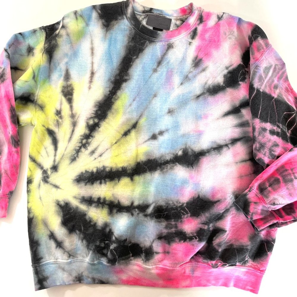 Oversized Blue and Pink Tie-Dye Sweatshirt